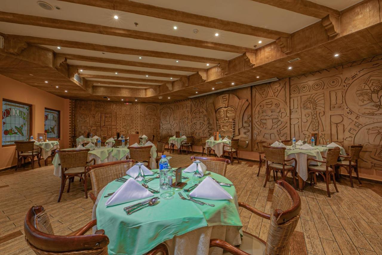 Titanic Palace Families And Couples Only Hurghada Extérieur photo The restaurant at the resort