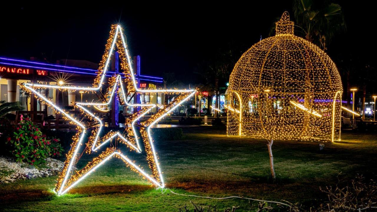 Titanic Palace Families And Couples Only Hurghada Extérieur photo Christmas decorations in the city of Patras