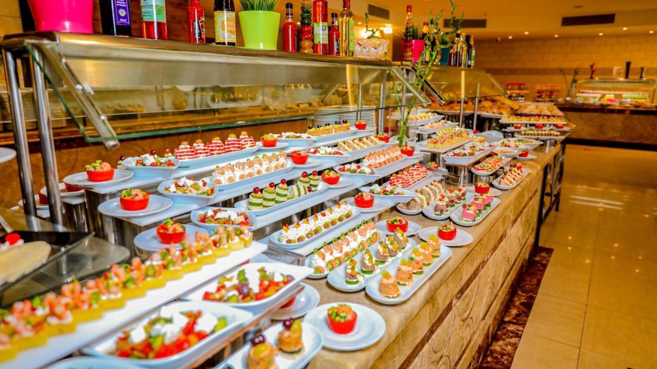 Titanic Palace Families And Couples Only Hurghada Extérieur photo A buffet at a hotel